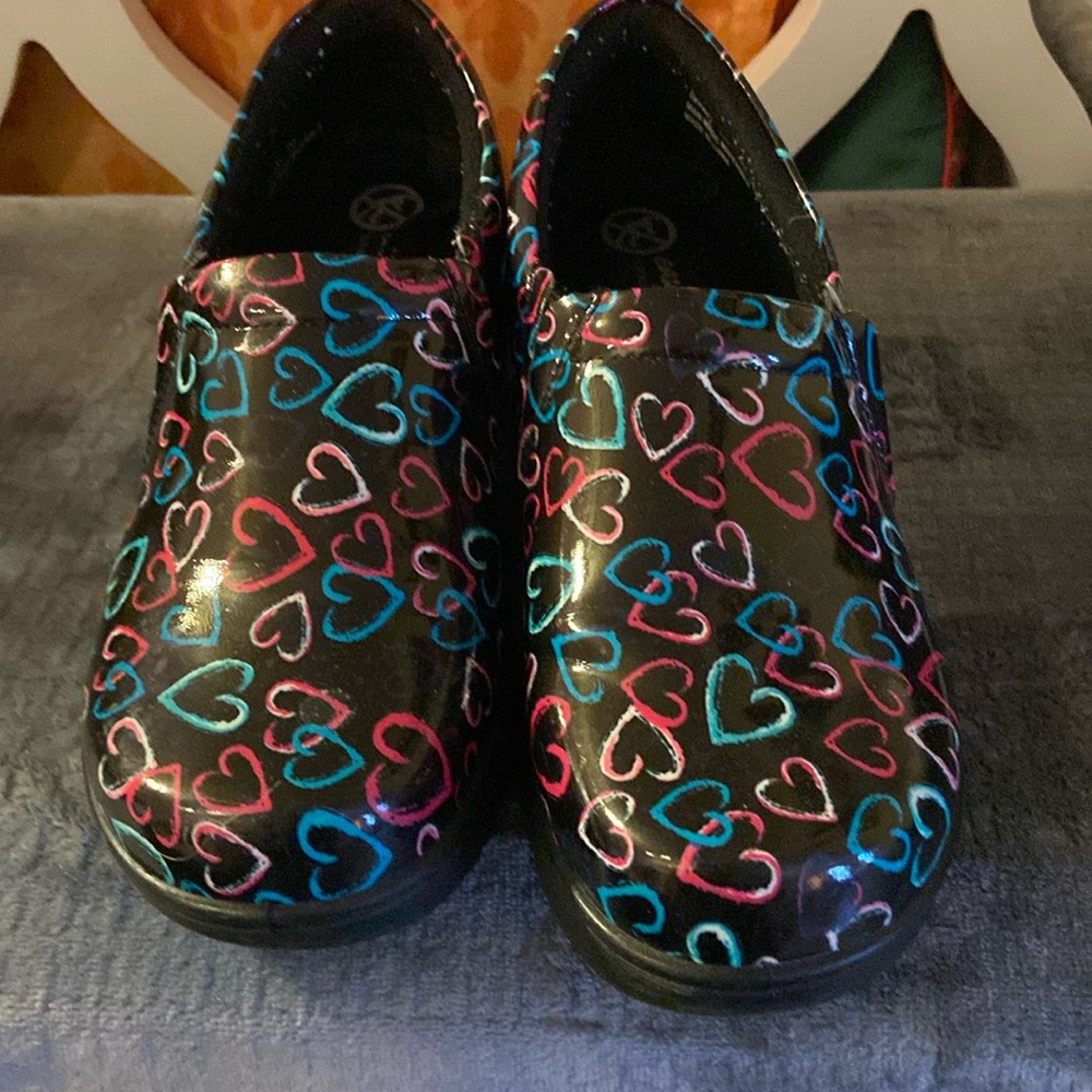 Slip resistant shoes